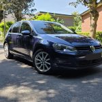 Face avant de la Volkswagen Golf 7 bleu foncé