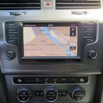 Écran de navigation de la Volkswagen Golf 7 affichant une carte