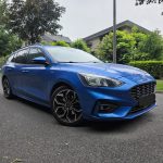 Ford Focus ST-Line bleue de 2019 vue de trois quarts avant