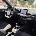 Tableau de bord, volant et écran tactile de la Ford Focus ST-Line