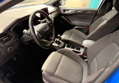 Place conducteur et levier de vitesses manuel de la Ford Focus ST-Line