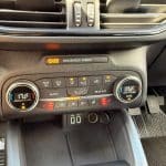 Commandes de climatisation et console centrale de la Ford Focus ST-Line