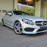 Face avant de la Mercedes C200 Coupé avec calandre et jantes alliage