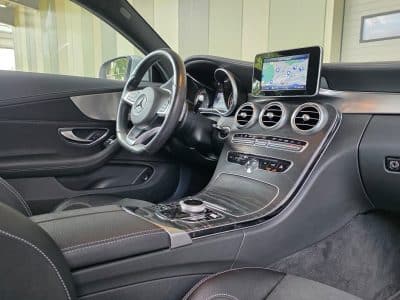 Console centrale et aérateurs de la Mercedes C200 Coupé