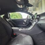 Habitacle de la Mercedes C200 Coupé vu depuis la portière ouverte