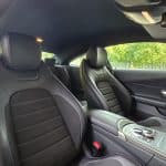 Sièges avant en cuir noir de la Mercedes C200 Coupé