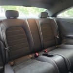 Banquette arrière en cuir noir de la Mercedes C200 Coupé