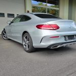 Arrière de la Mercedes C200 Coupé avec feux et double sortie d’échappement