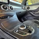 Sélecteur de vitesses et commandes centrales de la Mercedes C200 Coupé