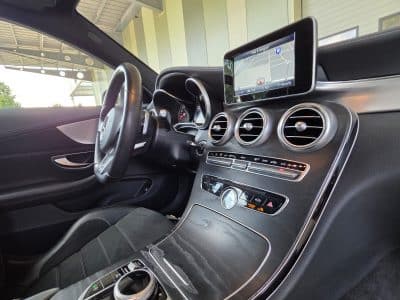 Poste de conduite de la Mercedes C200 Coupé côté conducteur