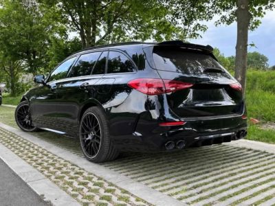 Face arrière de la Mercedes C300 hybride break