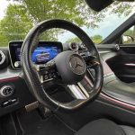 Volant et instrumentation numérique de la Mercedes C300