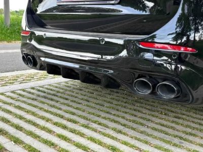 Bouclier arrière et sorties d’échappement de la Mercedes C300