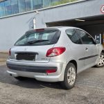 Peugeot 206+ grise vue de trois quarts arrière