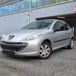 Peugeot 206+ grise vue de trois quarts avant