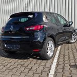 Renault Clio 4 noire vue de trois quarts arrière
