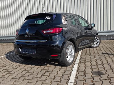 Renault Clio 4 noire vue de trois quarts arrière