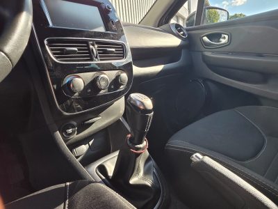 Console centrale, aérateurs et levier de vitesses de la Renault Clio 4