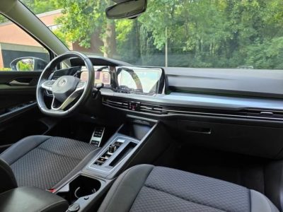 Planche de bord et cockpit numérique de la Volkswagen Golf
